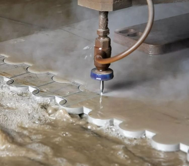 Установка гидроабразивной резки металла водой под давлением с чпу