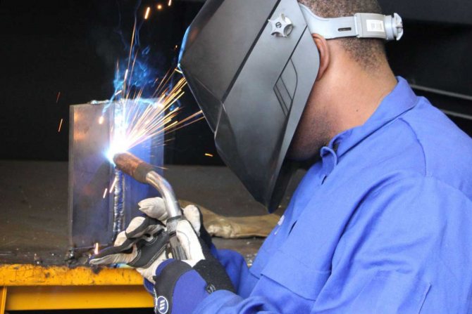 Полуавтоматическая сварка в среде углекислого газа