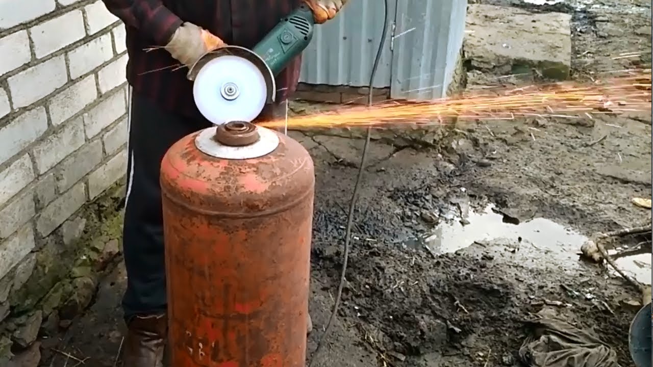 Как разрезать кислородный баллон болгаркой?
